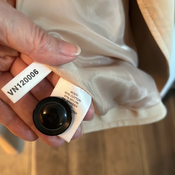 New York and Company raincoat cape - Picture 4 of 7